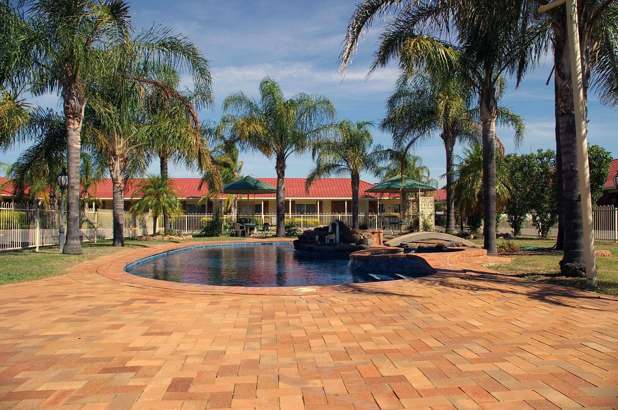 Pines Country Club Motor Inn Shepparton Buitenkant foto